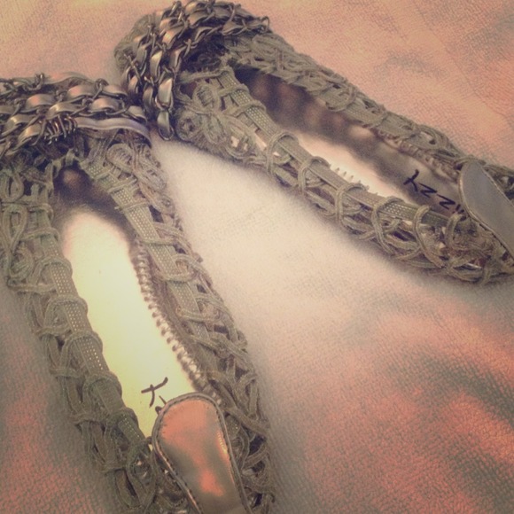 Dizzy brand silver flats