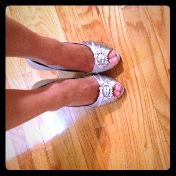 🎈SOLD🎈Dyeables Silver Peep-toe Heels