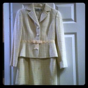 TAHARI Yellow/White Tweed skirt suit Size 4P