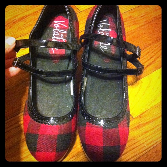 Black and red plaid shoes