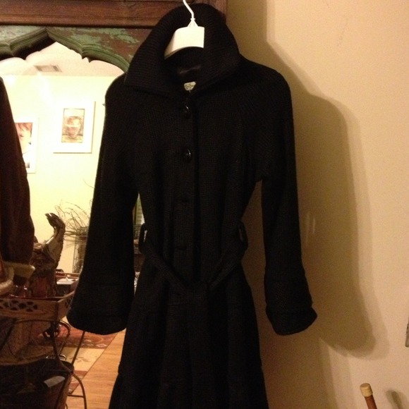 Very feminine black coat with belt - Picture 1 of 2