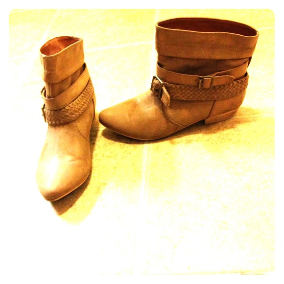 🔴SOLD🔴Light Brown Flat Boots