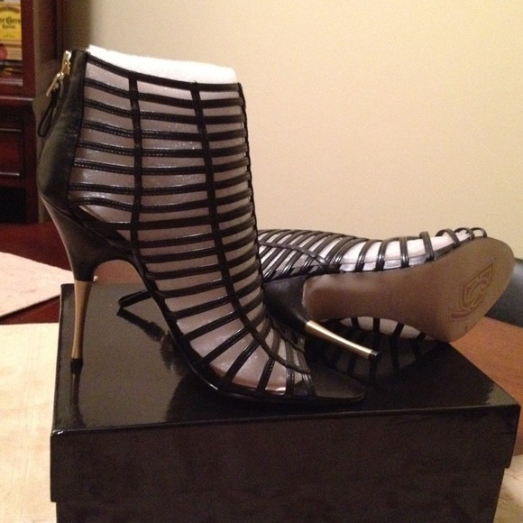 Nine West (Boutique 9) Strappy Sandal Size 9.5