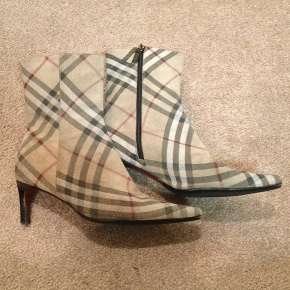 THEY FIT ME!❤Authentic Burberry plaid suede boots. - Picture 2 of 3