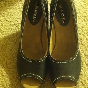 Aerosole peep toe shoes (new)
