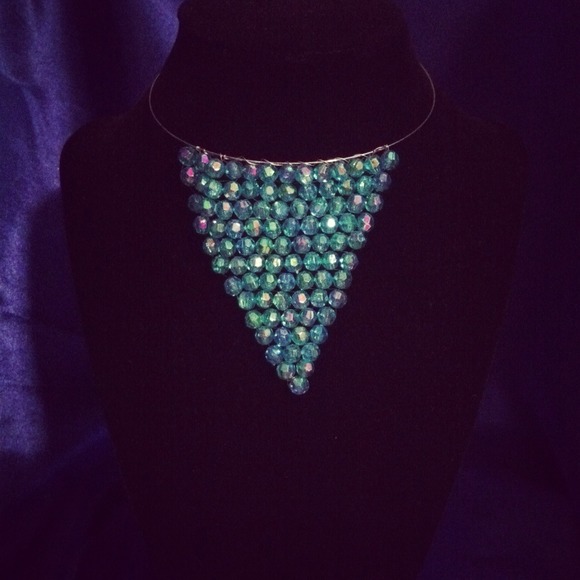 REDUCED!!  Beautiful blue crystal necklace - Picture 2 of 2