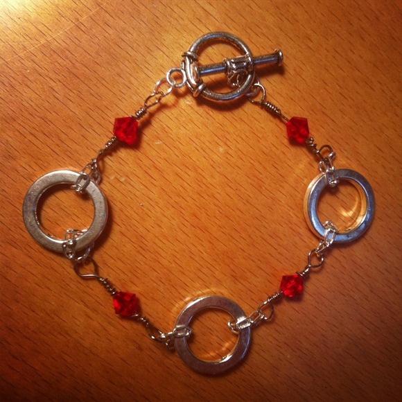 REDUCED!!  Handmade silver and red bracelet/anklet - Picture 2 of 2