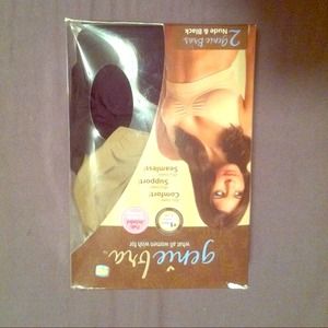 Genie bra, Vera Bradley medium tote, pearl earring