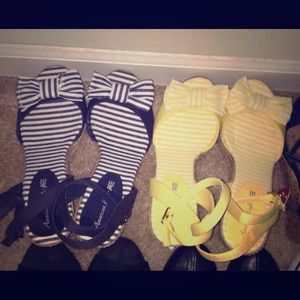 Blue and yellow striped wedges