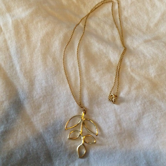 Banana Republic long leaf necklace