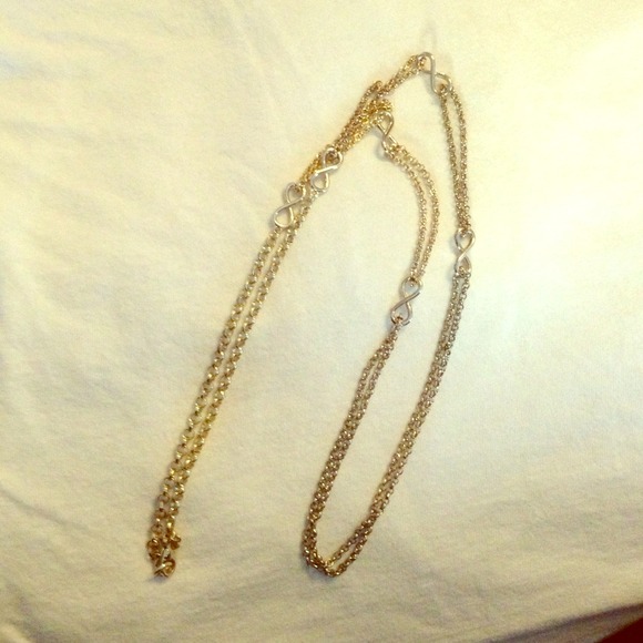 Banana Republic figure eight gold chain