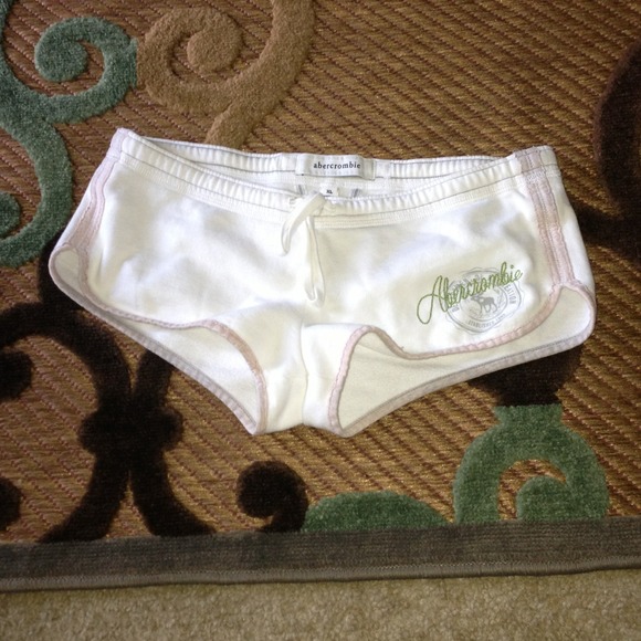 ❌GIFTED❌🎁White short shorts
