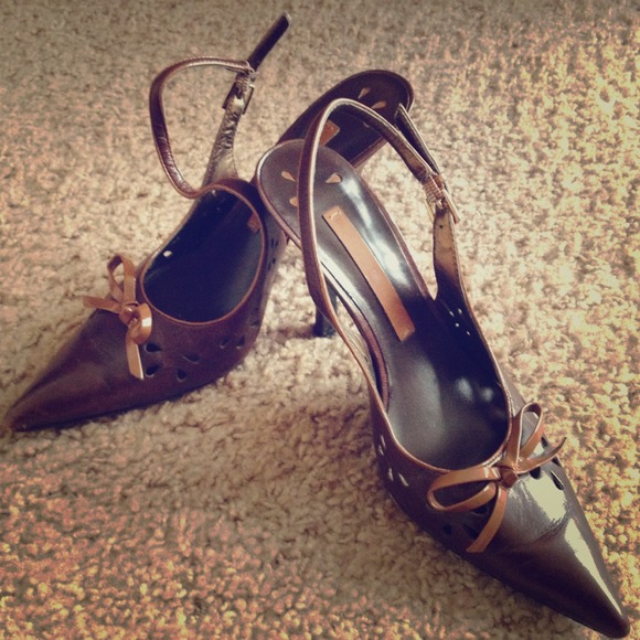 Pointy heel sling back heels