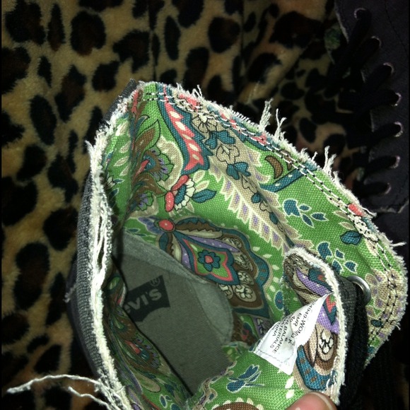 ••HOLD•• Levi boots - size 8.5 - Picture 2 of 3