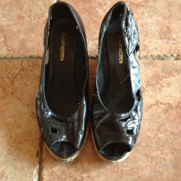 Black wedge with cut out details