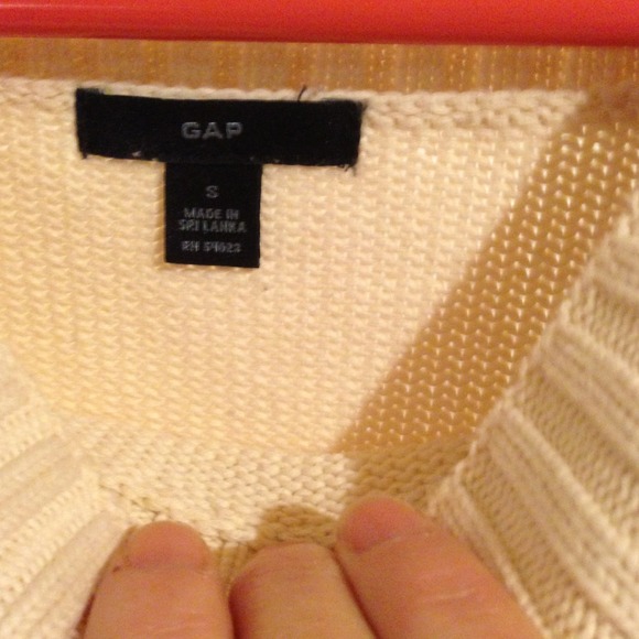 Cream colored sweater - Picture 2 of 2