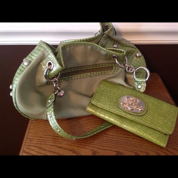 Kathy van Zealand green purse/wallet
