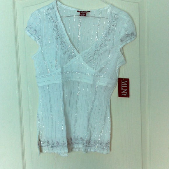 Beautiful blouse with little sparkle.