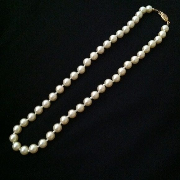 SOLD!! Pearl necklace
