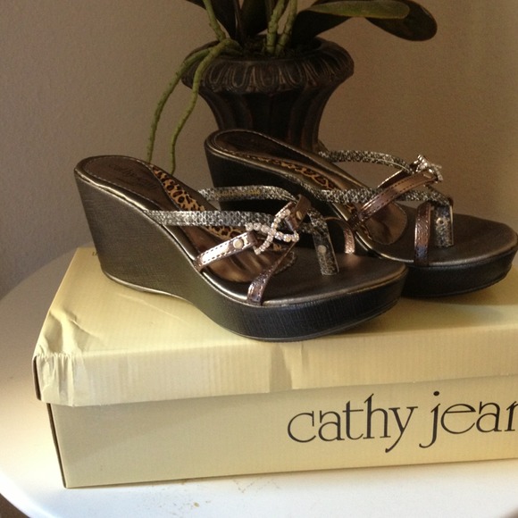 Never worn Cathy Jean Mid Wedge Sandal!!