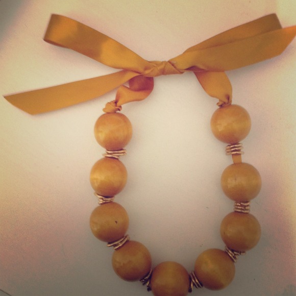 Beaded yellow necklace with tie