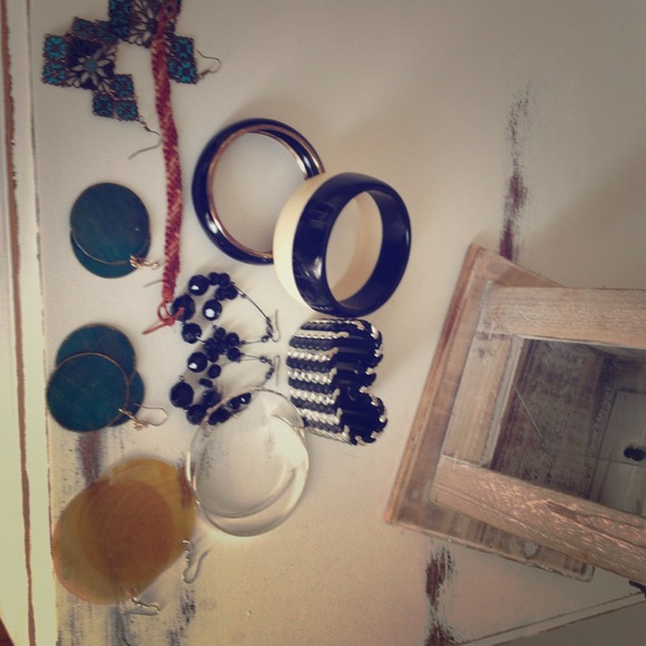 Lots of jewelry