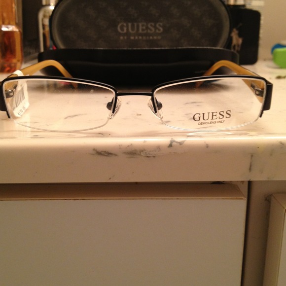 Female Guess frames - Picture 3 of 3