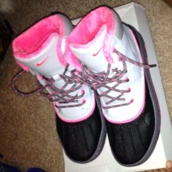 💢💢reduced 💢💢Nike ACG Women's boots