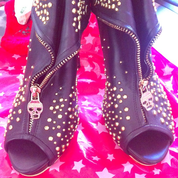 Gentlest worn Alexander mcqueens - Picture 1 of 4