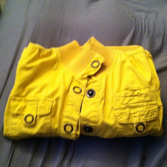 Yellow crop jacket