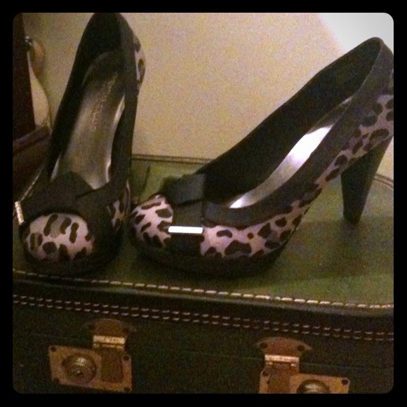 ❌TRADED in Bundle❌Black leopard print heels