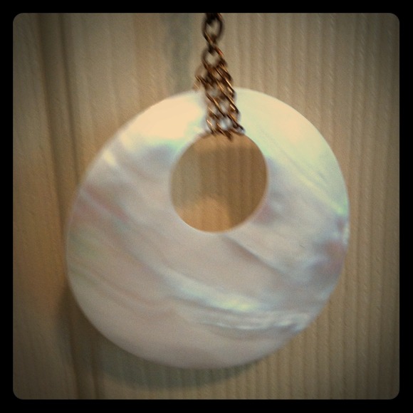 Mother of pearl shell statement necklace