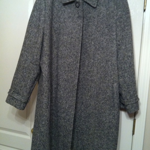 Wool coat excellent condition, black/gray check,
