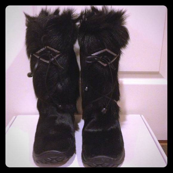 Native American-style fur boots! - Picture 1 of 4