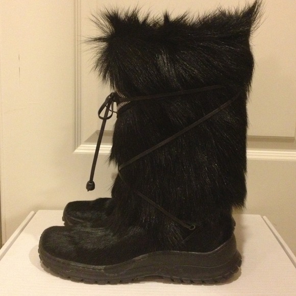 Native American-style fur boots! - Picture 2 of 4