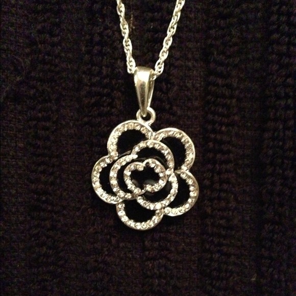 Flower necklace, earring set - Picture 4 of 4