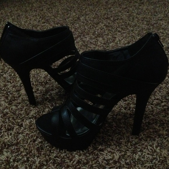Pumps - Picture 2 of 3