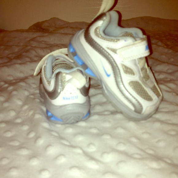 👟Girls size 4c Nike blue silver & white👟