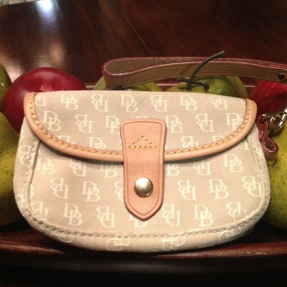 Dooney and Bourke Wristlet - Picture 1 of 3