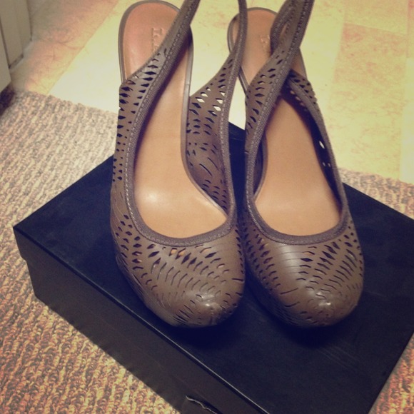 Lamb Pumps - Picture 1 of 4