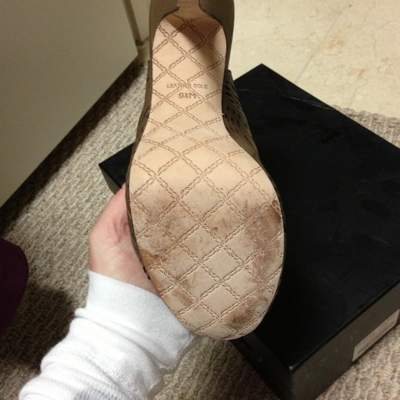 Lamb Pumps - Picture 2 of 4