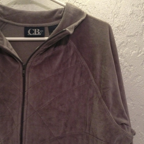 Soft gray jacket. - Picture 2 of 3