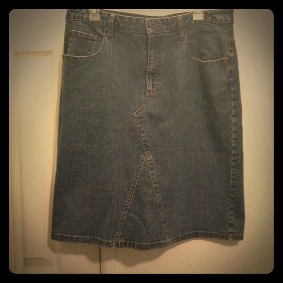 Denim skirt.