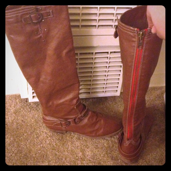 Size 9 women's boots tan with red zipper