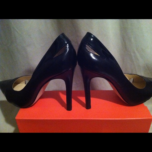 Ivanka Trump 4.5" point toe sexy pumps