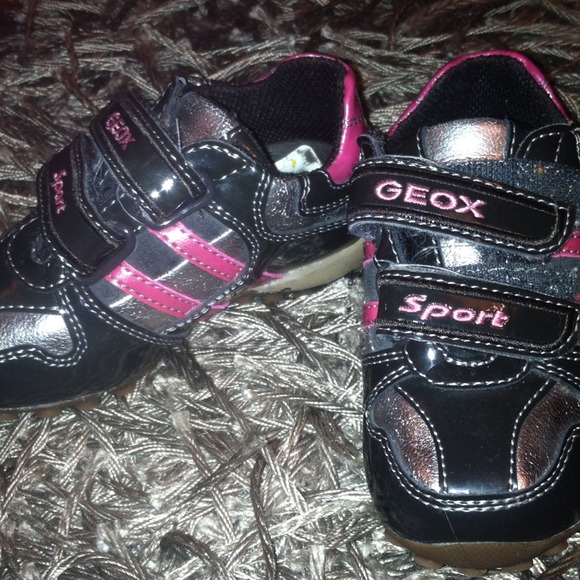 Geox toddler sneaker size 5.5 toddler. - Picture 2 of 4