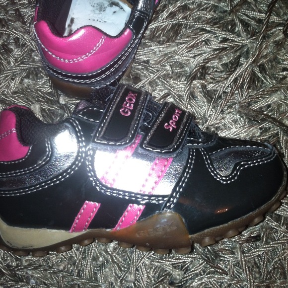 Geox toddler sneaker size 5.5 toddler. - Picture 4 of 4