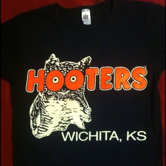 Hooters women's tee