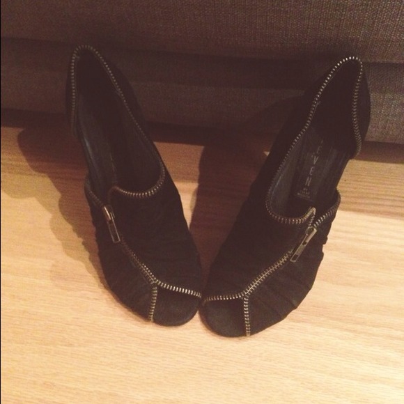 ✋Sold in Bundle✋Steven by Steve Madden Bevan Pump - Picture 2 of 4