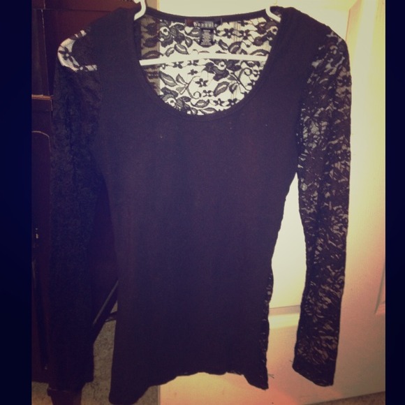 ⛔⛔SOLD in bundle⛔⛔Black lace top